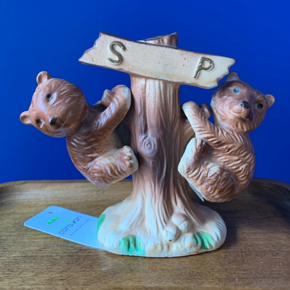 Vintage ceramic salt & pepper bears on a log
